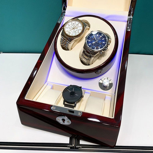 Hộp đựng đồng hồ cơ hai xoay, ba tĩnh vỏ gỗ giúp bạn tiết kiệm được diện tích khi để 5 chiếc đồng hồ