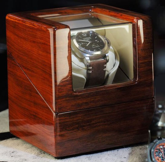Hộp xoay đồng hồ Driklux có thiết kế vỏ màu nâu gỗ sang trọng