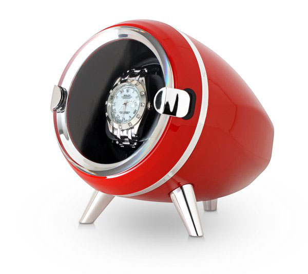 Hộp đồng hồ Omega màu đỏ được xem như làn gió mới trong thiết kế hộp xoay