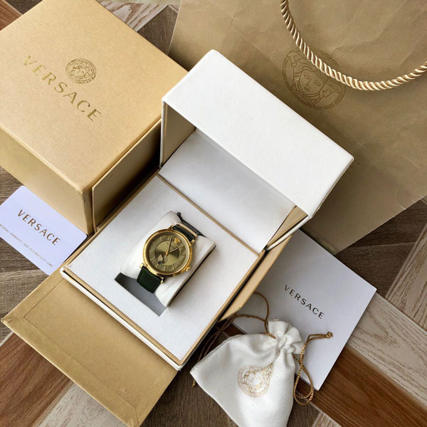 Mỗi hộp đồng hồ Versace đều có hình ảnh logo thương hiệu đặc trưng