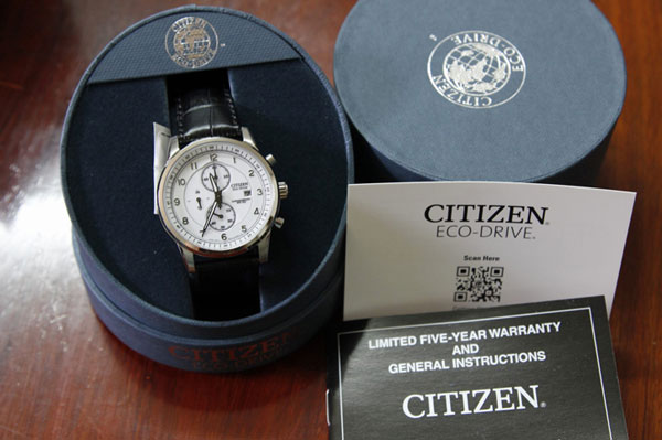 Hộp đồng hồ Citizen độc đáo trong thiết kế nghiêng tròn