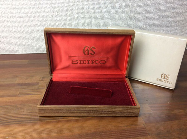hộp đồng hồ Seiko 5